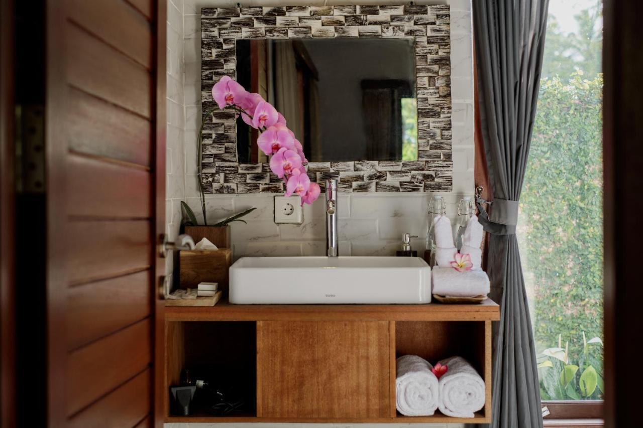 Ratni Ubud Villa Exterior photo