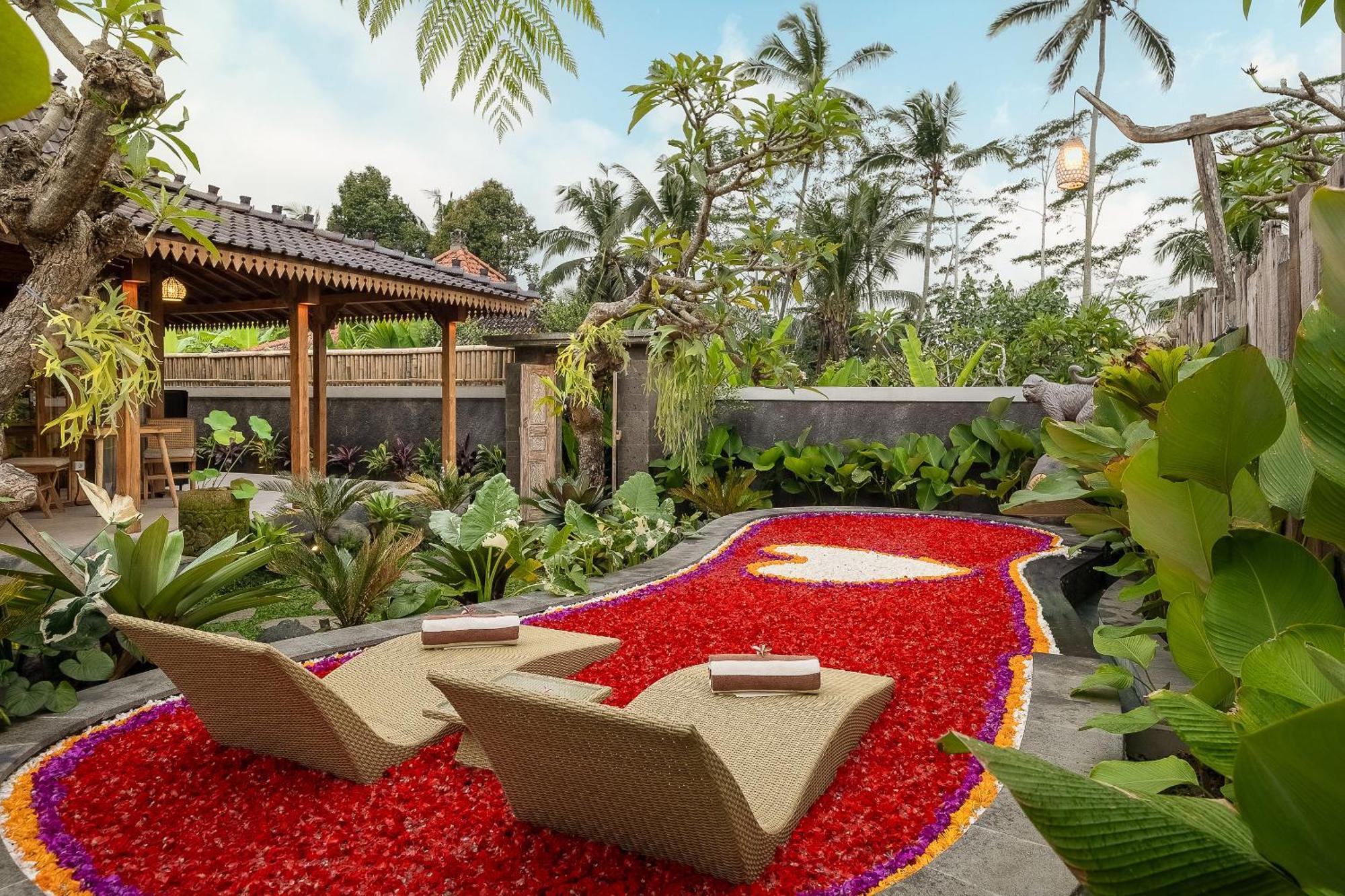 Ratni Ubud Villa Exterior photo